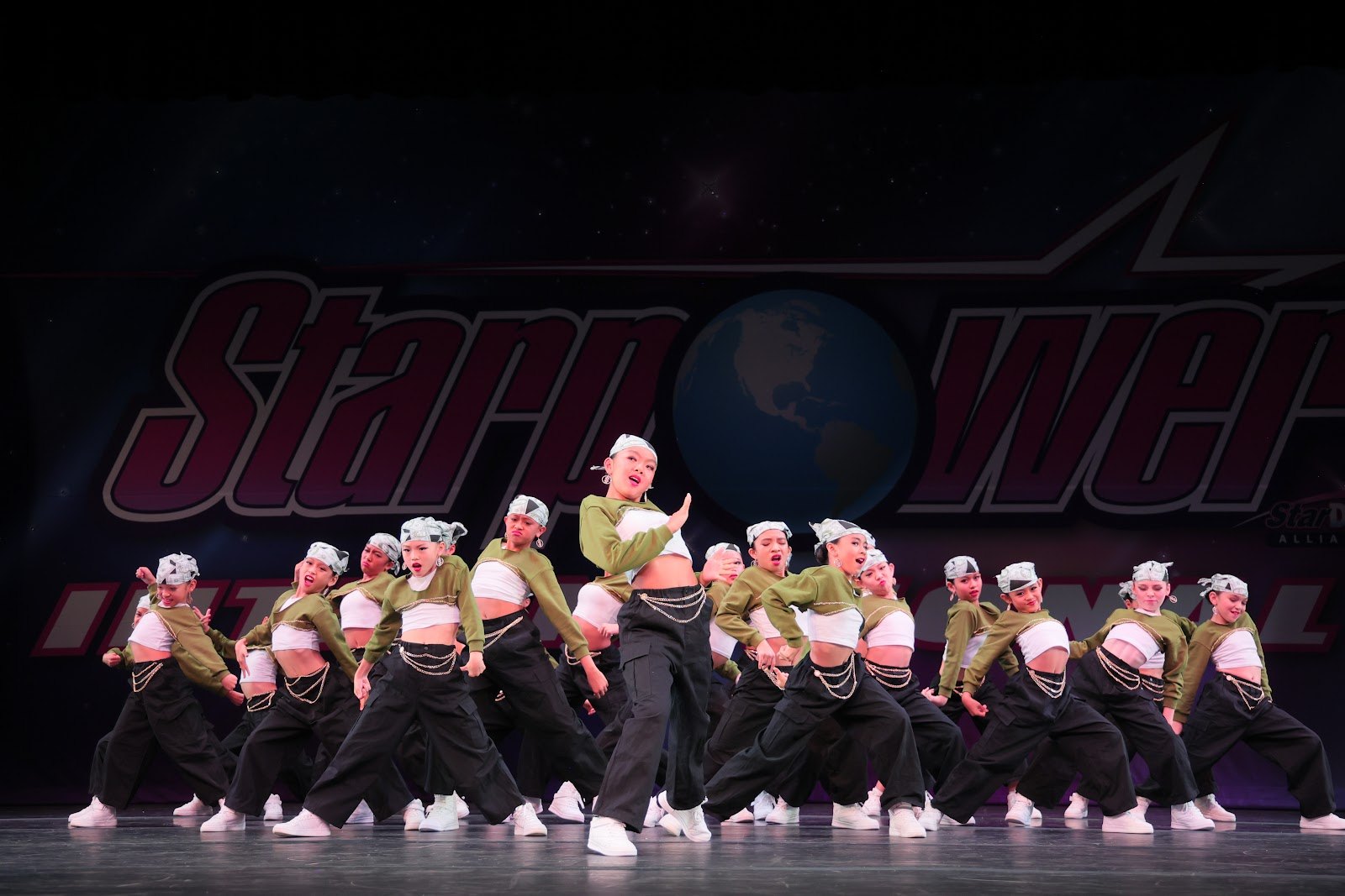 PDD hip hop students in class